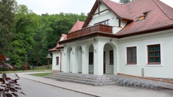 16. WESTERN GATE EDUCATION- AND VISITOR CENTER