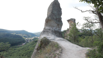 4. IDOL STONES AND SIROK CASTLE 