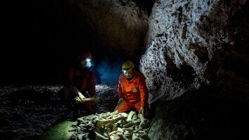 Barlangok hónapja: Ősrégészet a kiépítetlen Kő-lyukban