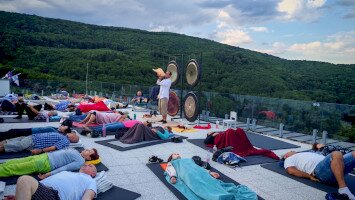 Hangtálas relaxáció a Bükki Csillagdában Laczai Zoltánnal