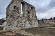 Tari Lőrinc udvarházának romjai