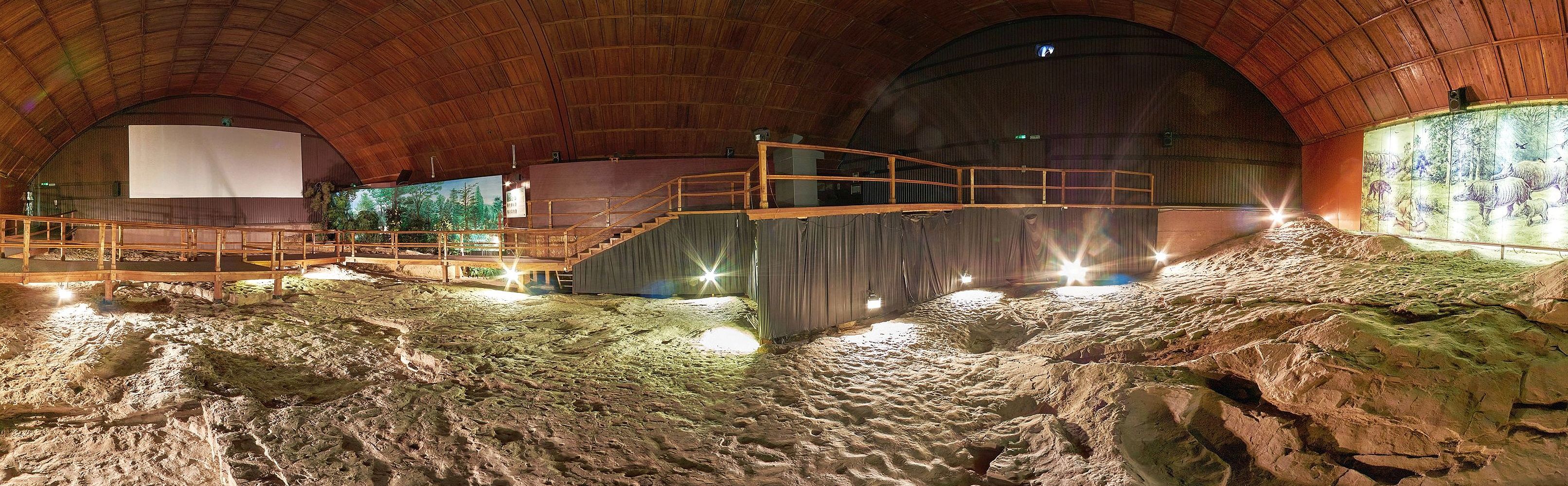 Conservation_Hall_Ipolytarnoc_2.jpg